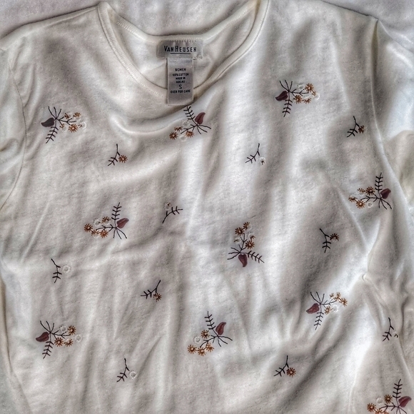 Autumn Embroidered Leaves in Size Small Creme Long-Sleeved Top - Picture 6 of 6